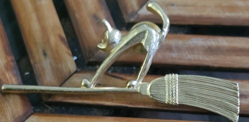 Vtg avon gold tone cat - gold,