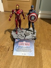 Marvel Disney Store Captain America Iron Man Civil War Figure Statue LE 784/800