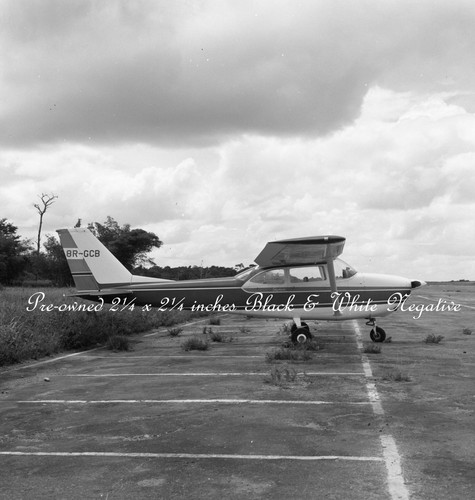 Cessna 172 skyhawk - 8r-gcb,, b&w