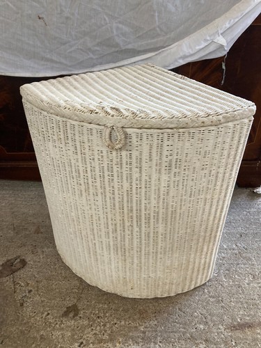 White corner laundry box with - corner,
