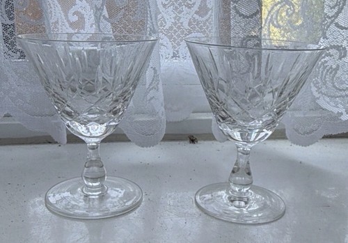Set clear cut glass - of,