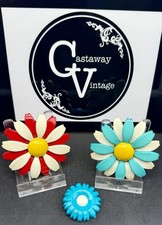 3 Vintage Mod Hippy Retro Flower Pin Brooches Brooch Daisy Daisies thick vinyl