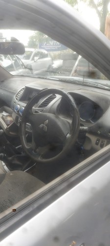 Mitsubishi l200 b40 - b40, leather