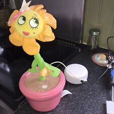 Retro Movin and Groovin 2006 Dancing Decorative Flower Speaker - Moves To Music
