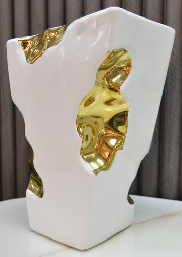 Gold seamed white vase - white,