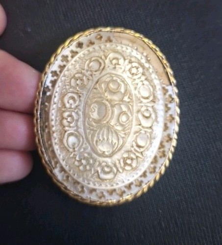Vintage 15ct gold carved - vintage,