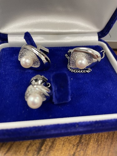 Silver and freshwater pearl - silver,