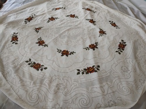 Vintage round floral lace - round,