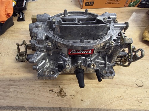Pre owned edelbrock 1407 - pre-owned,