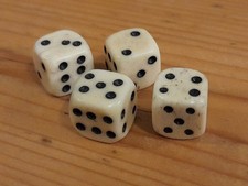 Set of 4 antique bone dice 10mm