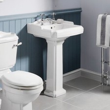 Traditional 590mm Wash Basin &