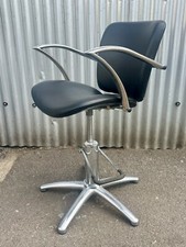REM Miranda Hydraulic Styling Chair Black Mint Condition 