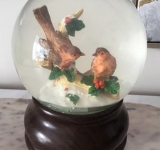 PAST TIMES VICTORIAN TRADITIONAL CHRISTMAS TRADITIONAL ROBIN MUSICAL SNOW GLOBE