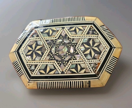 Mother pearl inlaid wooden - of,