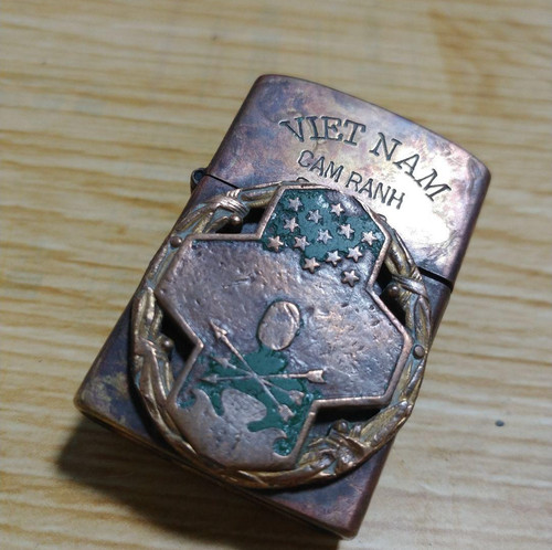 Vintage vietnam war - zippo, cam