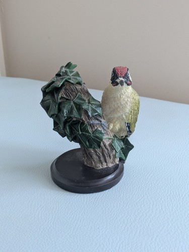 The green woodpecker figurine - the,