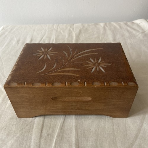 Vintagereuge music box min - vintagereuge,