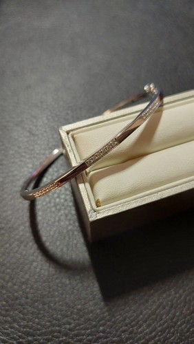 9ct white gold - diamond, set