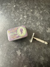 The Laurel Ladies Boudoir Safety Razor in Tiny Vintage Tin