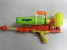 Vintage double barrel Super Soaker 2000 Water Pistol
