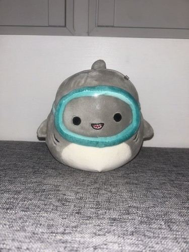 Squishmallows gordon the shark - gordon,