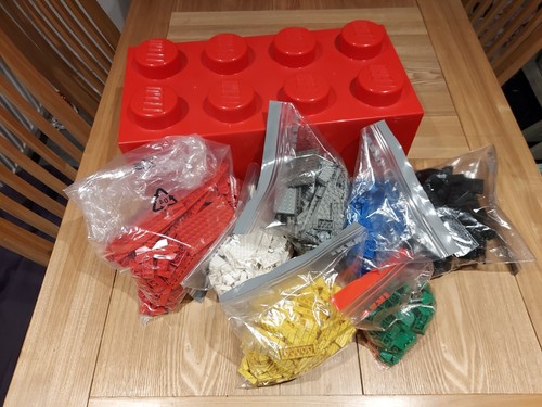 Large red lego - red,