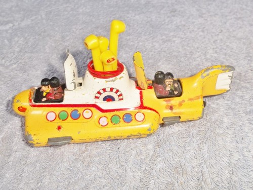The beatles corgi yellow - beatles,