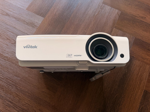 Vivitek 5500 lumens projector