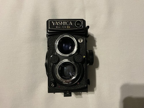Yashica mat 124g twin - twin, lens