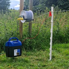 Electric Fence Kit 500m 9v Battery Energiser & Reel + Wire & 20x Plastic Posts