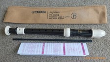 Yamaha Soprano YRS-302B 111 Recorder with finger chart, cleaning rod,  excellent