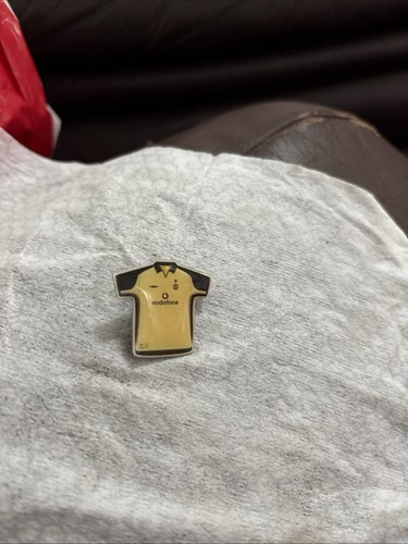 Manchester united enamel pin - manchester,