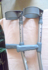 2 ONLY ALUMINIUM LIGHT WEIGHT CRUTCHES ADJUSTABLE WALKING AID DISABLED MOBILITY