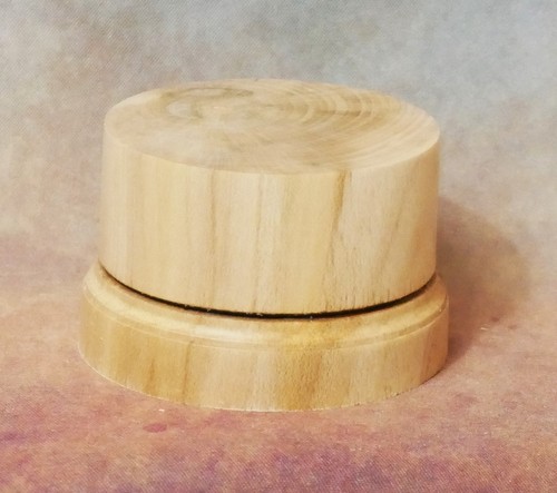 Hardwood round wooden display - round,