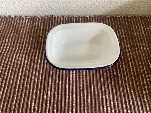 Vintage style enamel pie - ,