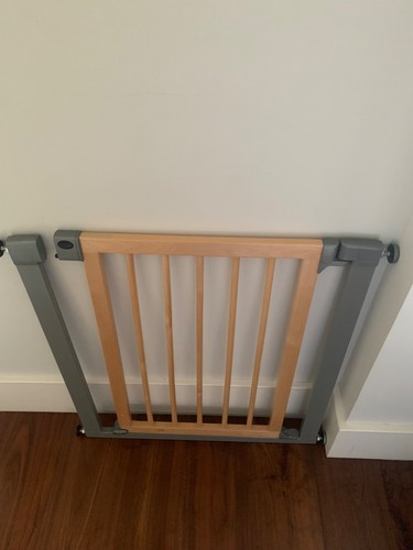 Lindam safety gate used in - used,