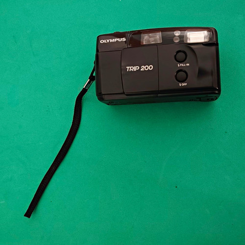 Olympus trip 200 35mm point - point, &