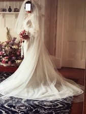 VINTAGE Wedding Dress . size