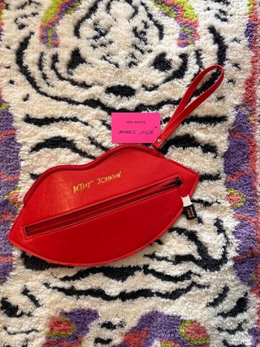 Betsey johnson red lips - betsey,