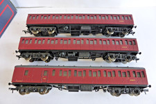 OO Gauge Bachmann 34-605/606/628 Crimson  Rake of 3 MK1 Suburban Coaches READ.