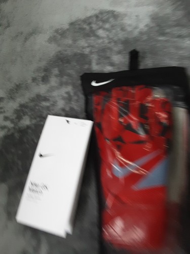 Nike size 6 - gk,