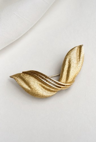 Vintage crown trifari gold - trifari,