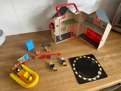 Fireman sam fire house - fireman,