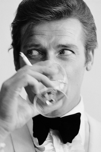 Roger moore 007 james bond - roger,