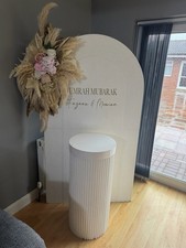 Rippled Backdrop & Cakestand For All Occasions Hire