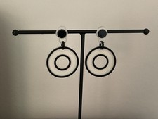 Long Drop Black And White Open