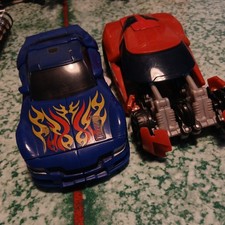 Transformers Deluxe Class Turbo Tracks Action Figure plus Sideswipe 