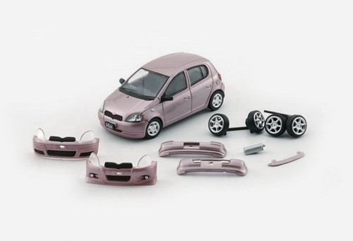 Creations toyota 1998 - 1/64,