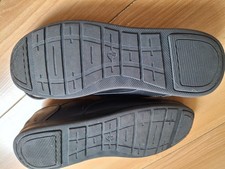 mens black shoes size 8. Taylor and wright soft wide toe. School/work sh