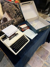 Vintage Olivetti Dora Portable Typewriter In Original Carrying Case